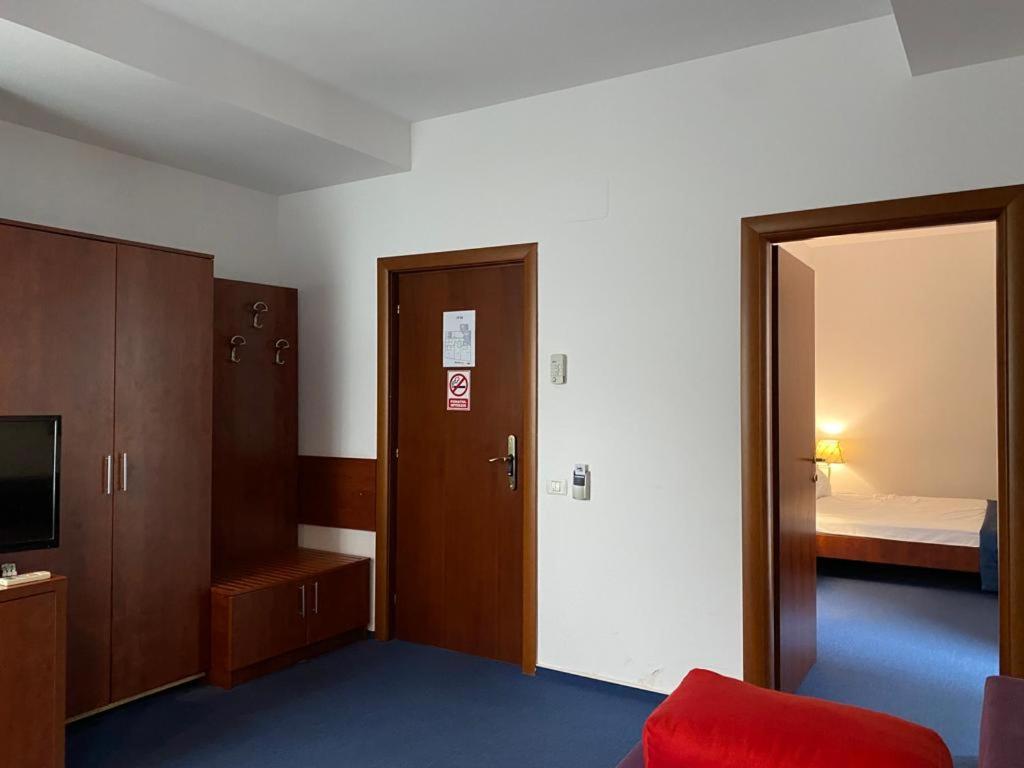 Samaa Hotel Bukares Bagian luar foto