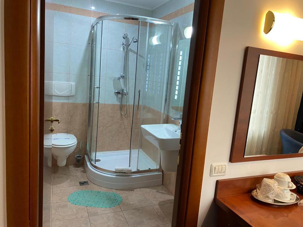 Samaa Hotel Bukares Bagian luar foto