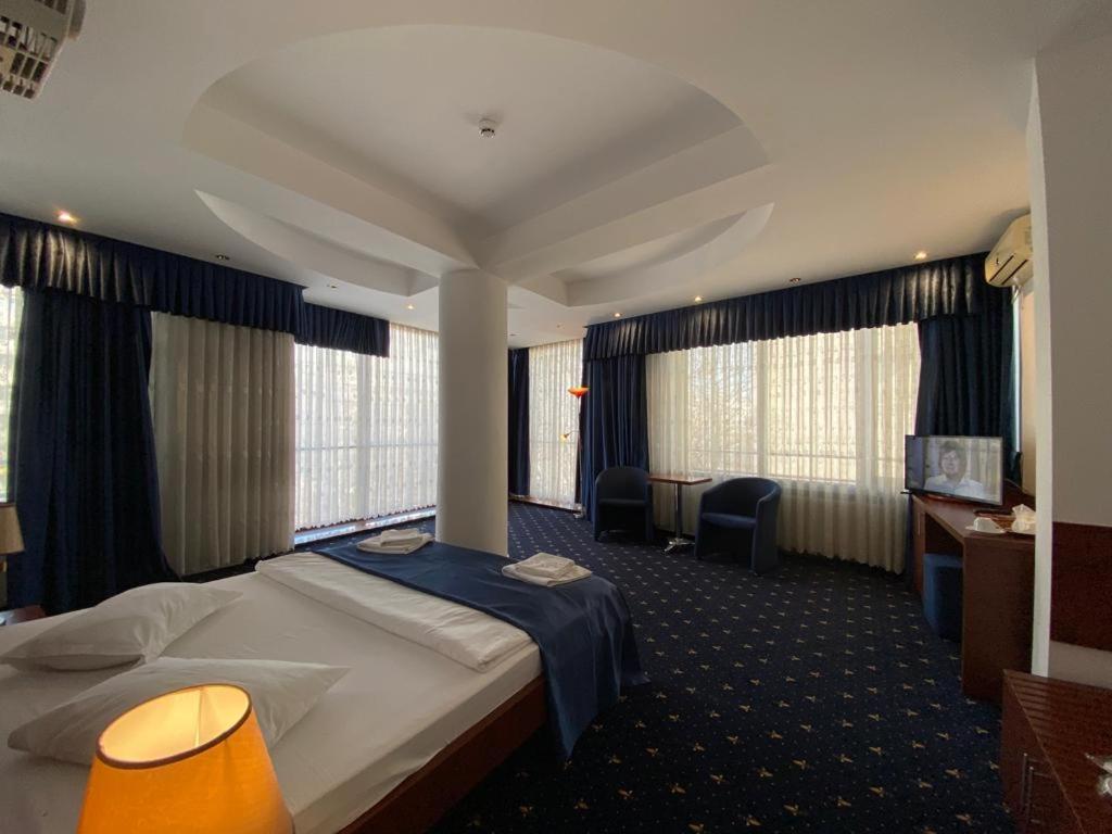 Samaa Hotel Bukares Bagian luar foto