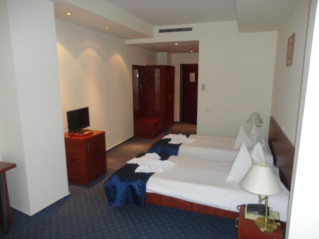 Samaa Hotel Bukares Bagian luar foto